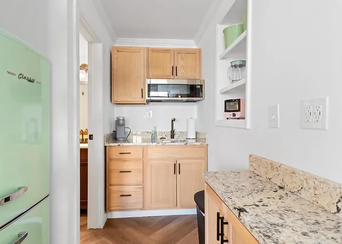 Remodeled With New Furnishings, Induction Cooktop, And Steps To The
